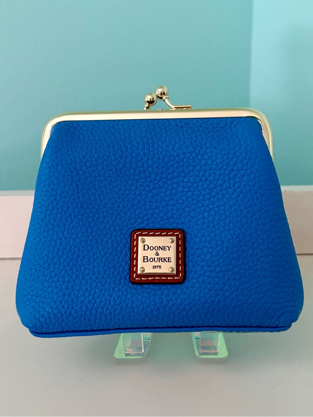 Dooney & Bourke Azure Pebble Leather large Kiss-Lock Coin Purse with Gold Frame - Picture 2 of 6